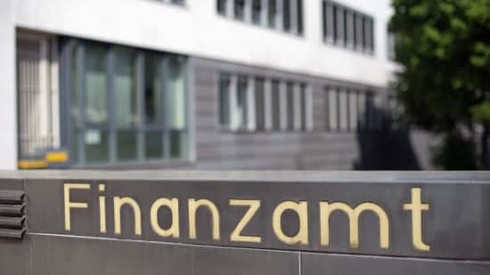Fassade eines Finanzamt-Gebäudes